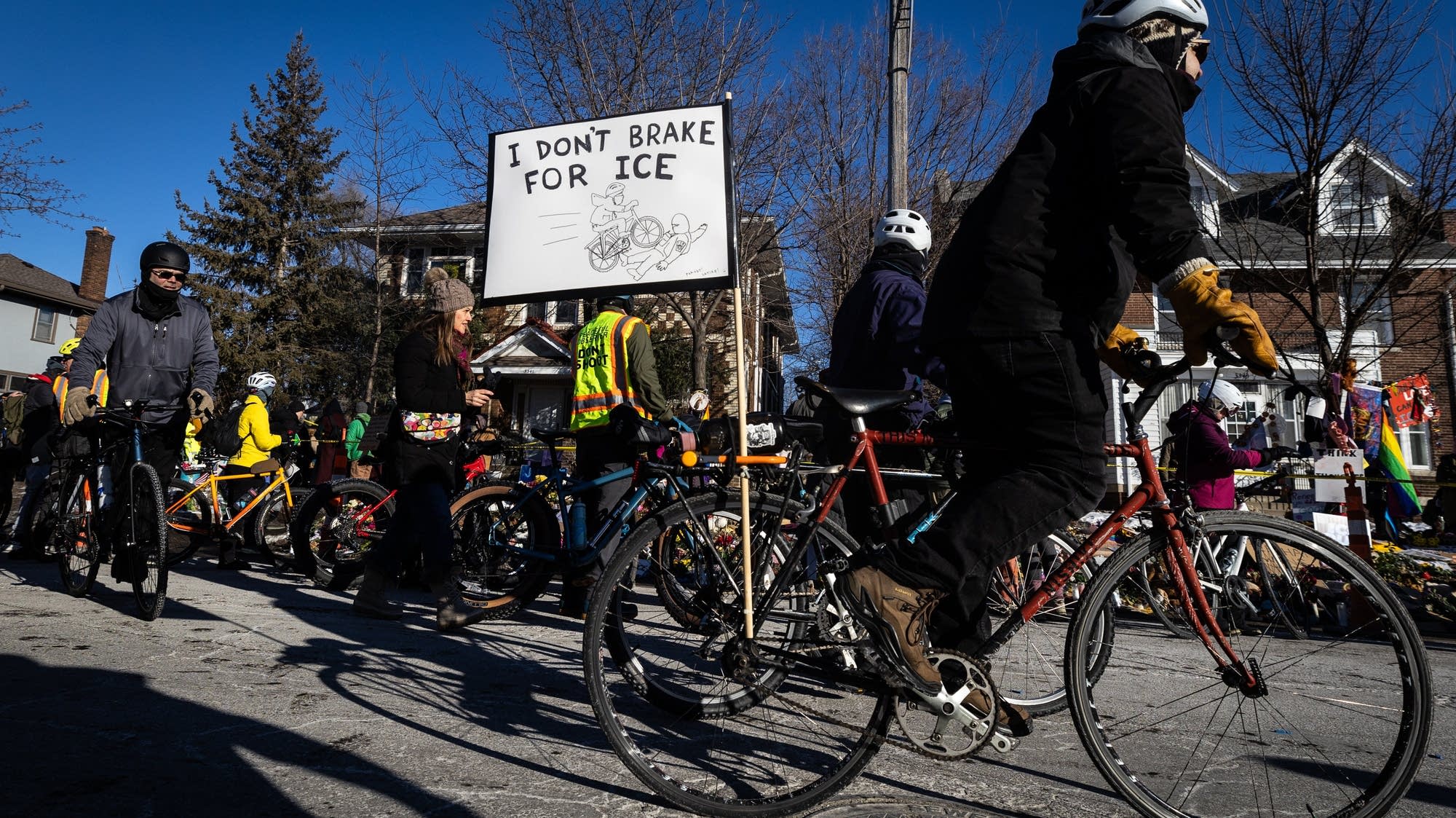 Hundreds join Minneapolis bike ride to honor Alex Pretti
