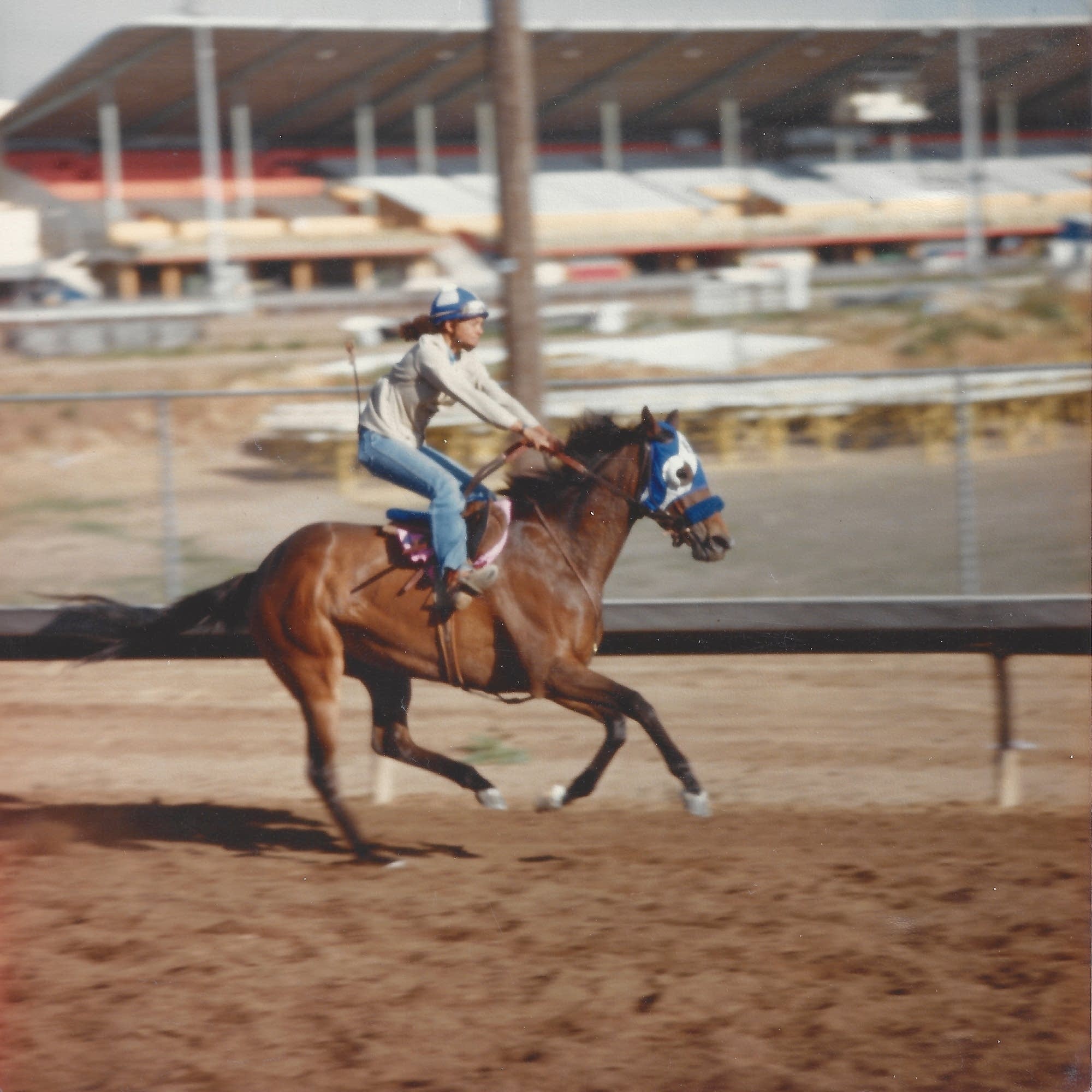 チ*ム様 地方競馬　LADIES JOCKEYS サイン入りジャケット M チ*ム様 地方競馬 LADIES JOCKEYS サイン入りジャケット M 2025年最新