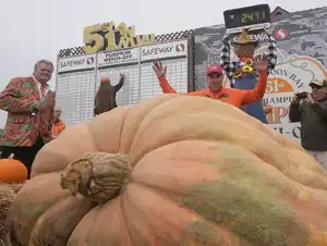 e9ffce-20241014-giant-pumpkin-