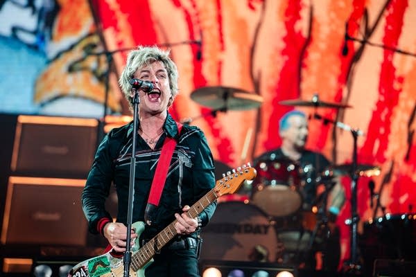 Green Day performed at Target Field on Saturday, August 17 featuring The Smashing Pumpkins, Rancid and the Linda Lindas.