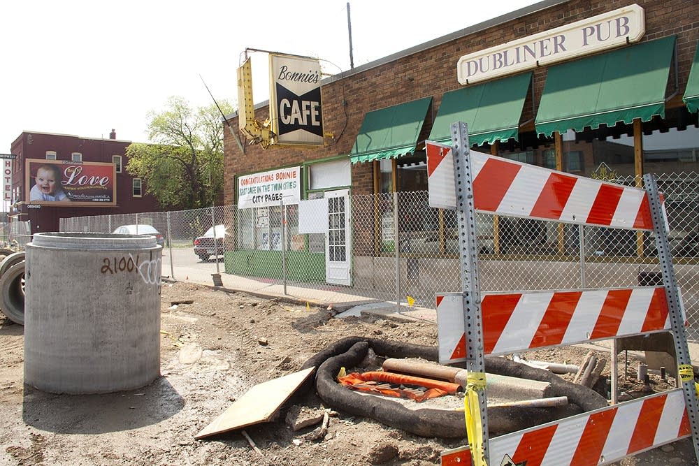 Bonnie's Cafe & The Dubliner