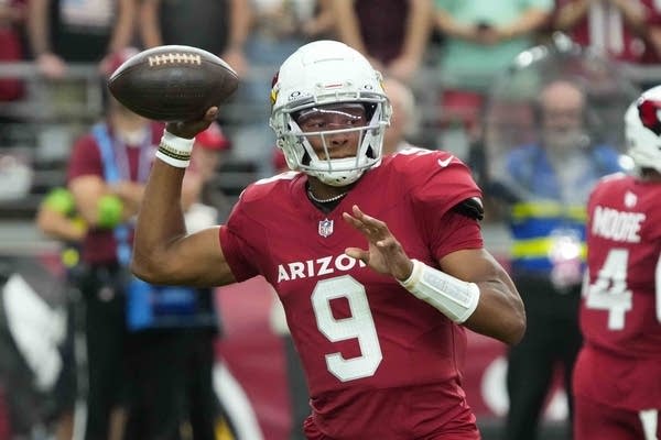 With Cousins sidelined, Vikings trade for Arizona QB Josh Dobbs