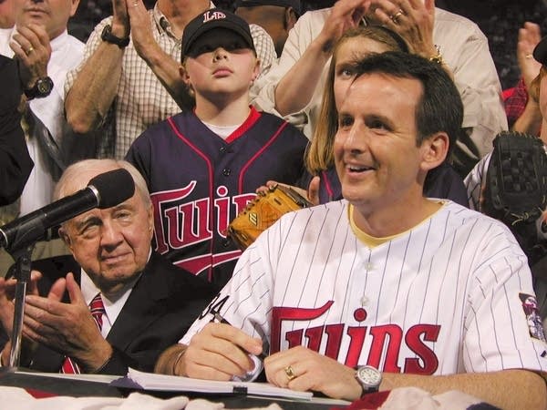 Pawlenty signs stadium bill