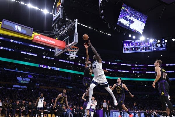 Luka’s 31, Reaves’ big 2nd half propel Lakers to season sweep of Timberwolves with 120-106 victory
