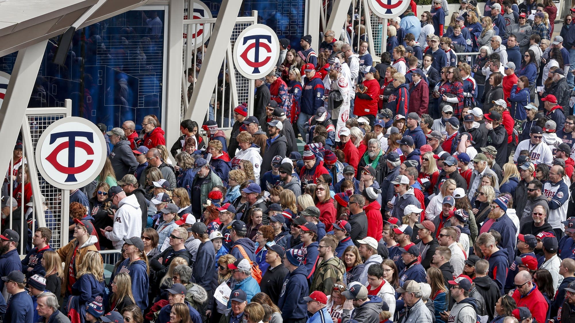 Twins eye new restrictions on what fans can carry into Target Field