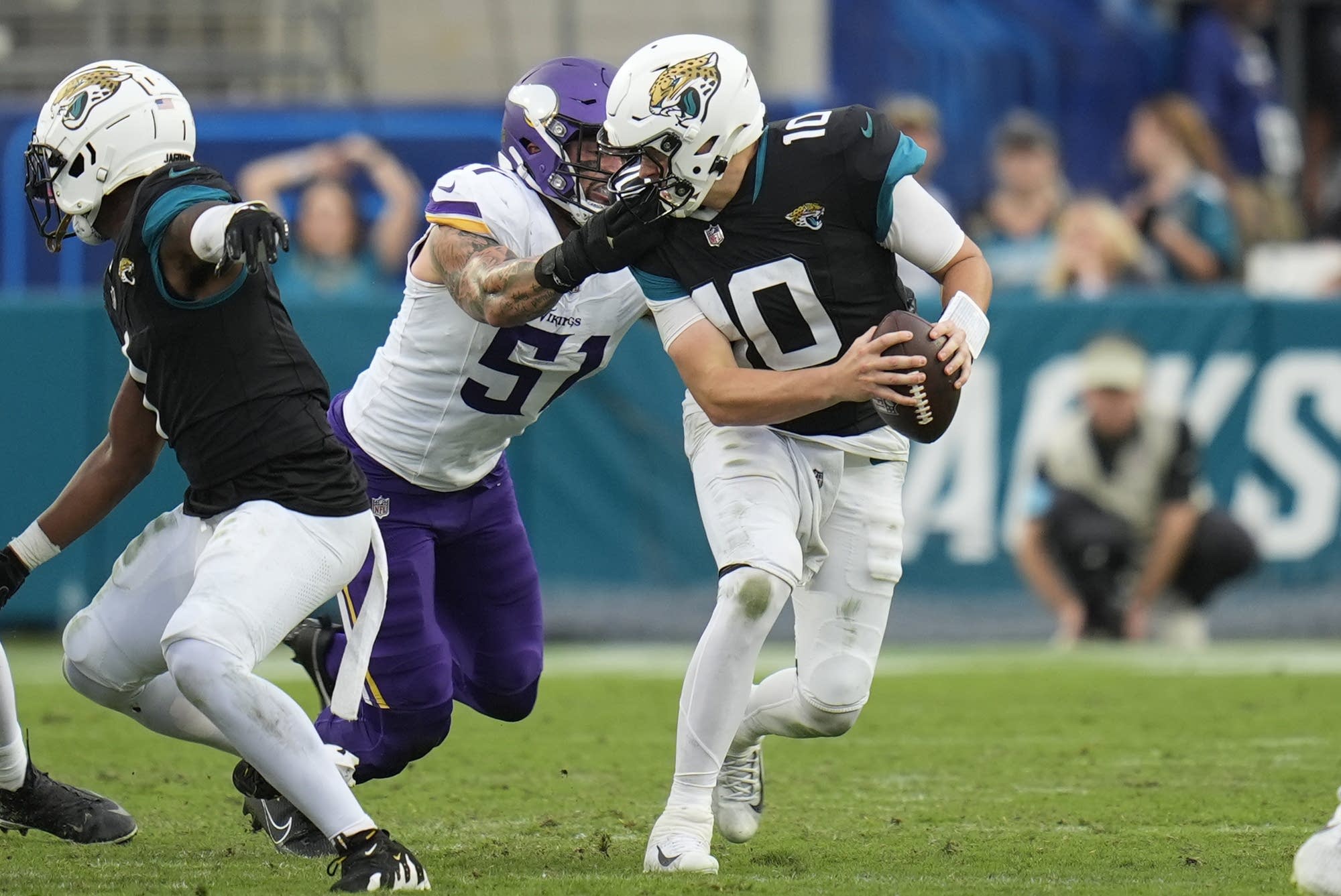 Vikings hold off Jaguars 12-7, improve to 7-2 record | MPR News