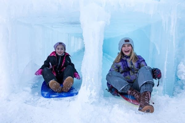 a3722c-20170107-ice-castles-stillwater-03