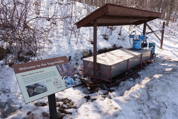 An information sign stands next to a sap machine