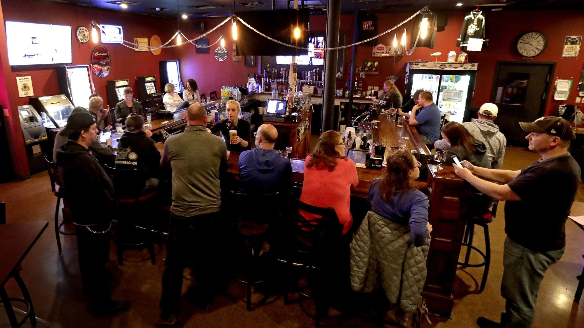 Judge blocks Wisconsin governor's indoor capacity limits amid spike in