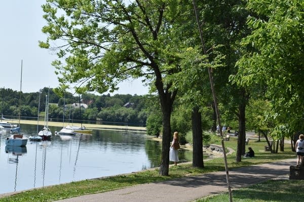 Summery temps and dry weather to start the week; Update on river levels