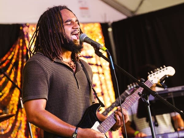 brandyn tulloch and his band performing