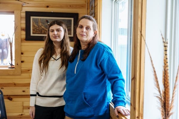 Julie Riggs (right) and her daughter Mikayla Mills pose for a photo 