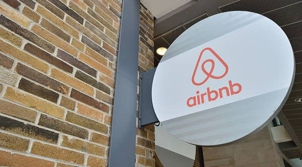 Starting later this fall, Airbnb will encourage instant bookings and discourage the use of photos, among other efforts to curb reports of discrimination and racism on the online platform.