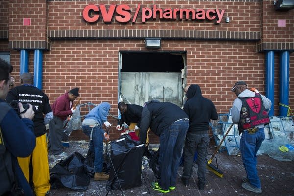 Suspect Dies Baltimore