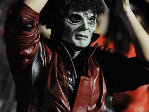 マイケル・ジャクソン 息を呑むほどリアルな姿！デンジャラス・ワールド・ツアーのステージに