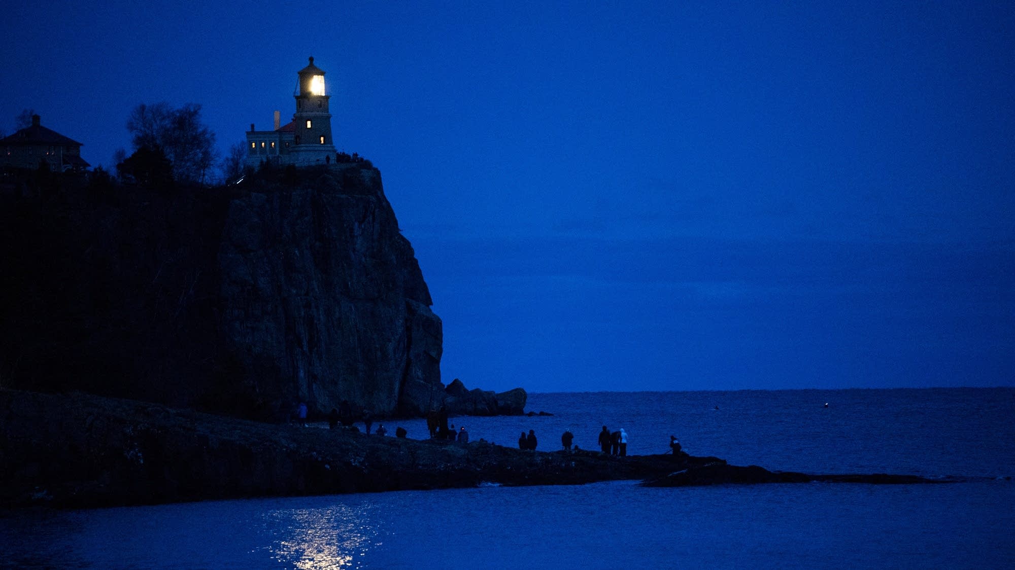 Split Rock lights its beacon to honor the Fitzgerald