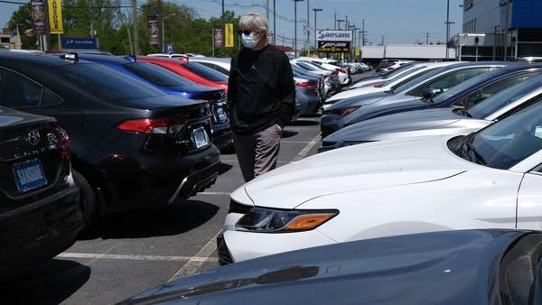 Prices rose in both the new and used vehicle markets last year. 