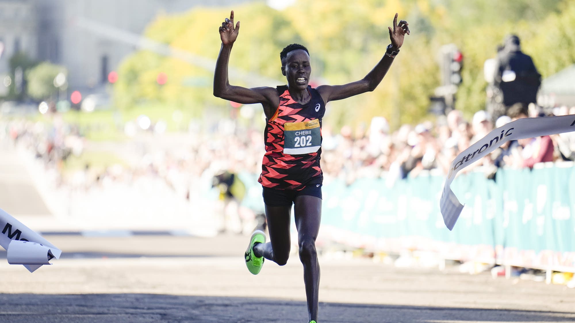 Victor Shitsama wins Twin Citis Marathon, Lilian Chebii breaks 25-year-old record