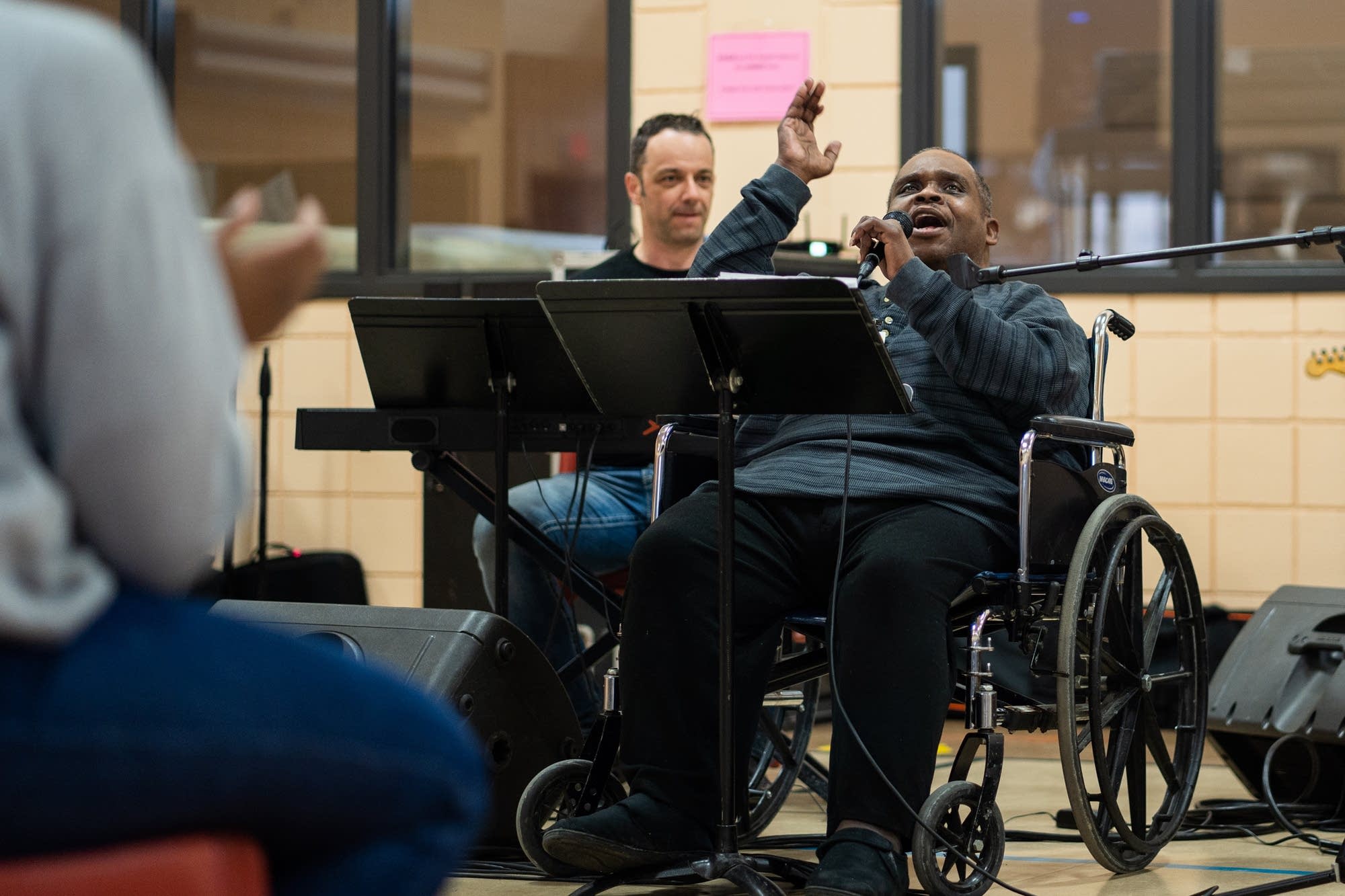 Robert Robinson sings for inmates.
