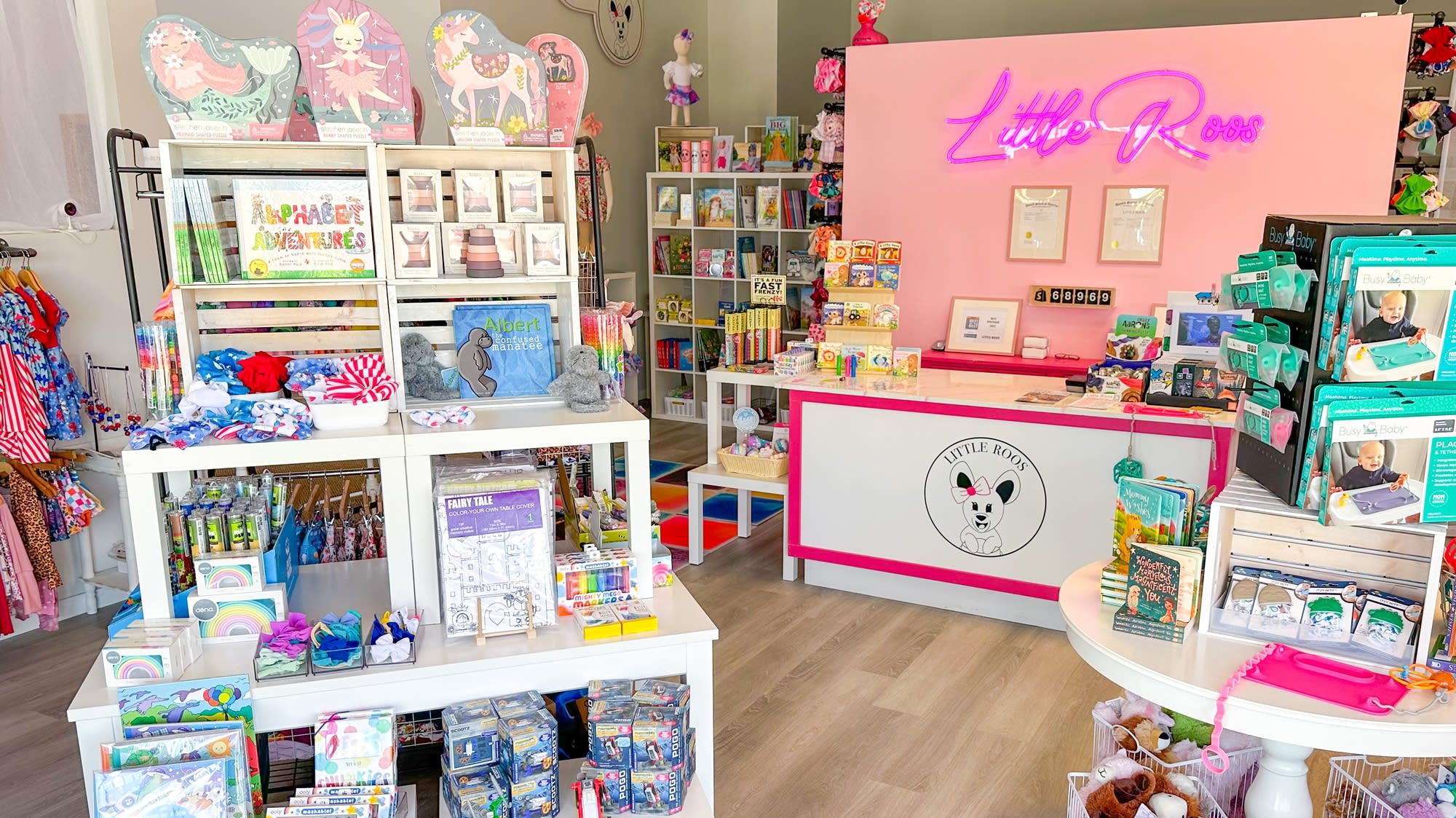 Drag queen story time at Chaska children's store met with outpouring of community support - Vimarsana News
