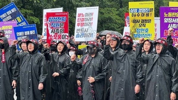 Members of the National Samsung Electronics Union in South Korea at a rally on July 8.