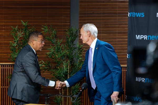 Keith Ellison and Ron Schutz shaking hands