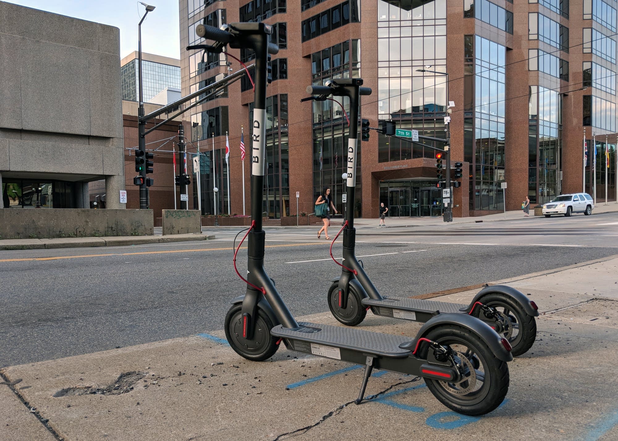 Electric scooter rentals debut in Twin Cities; Mpls. eyes regulation