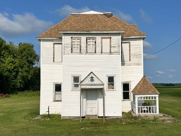 a3d472-20250731-oldschools02-600 Pictures: Old school buildings remember the past of Minnesota