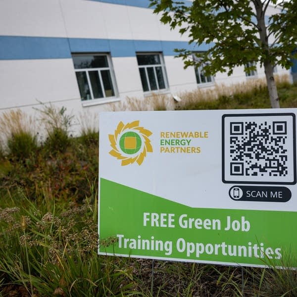 0301　Crisis and Opportunity　Environment Just Green Enough: Urban Development and Environmental