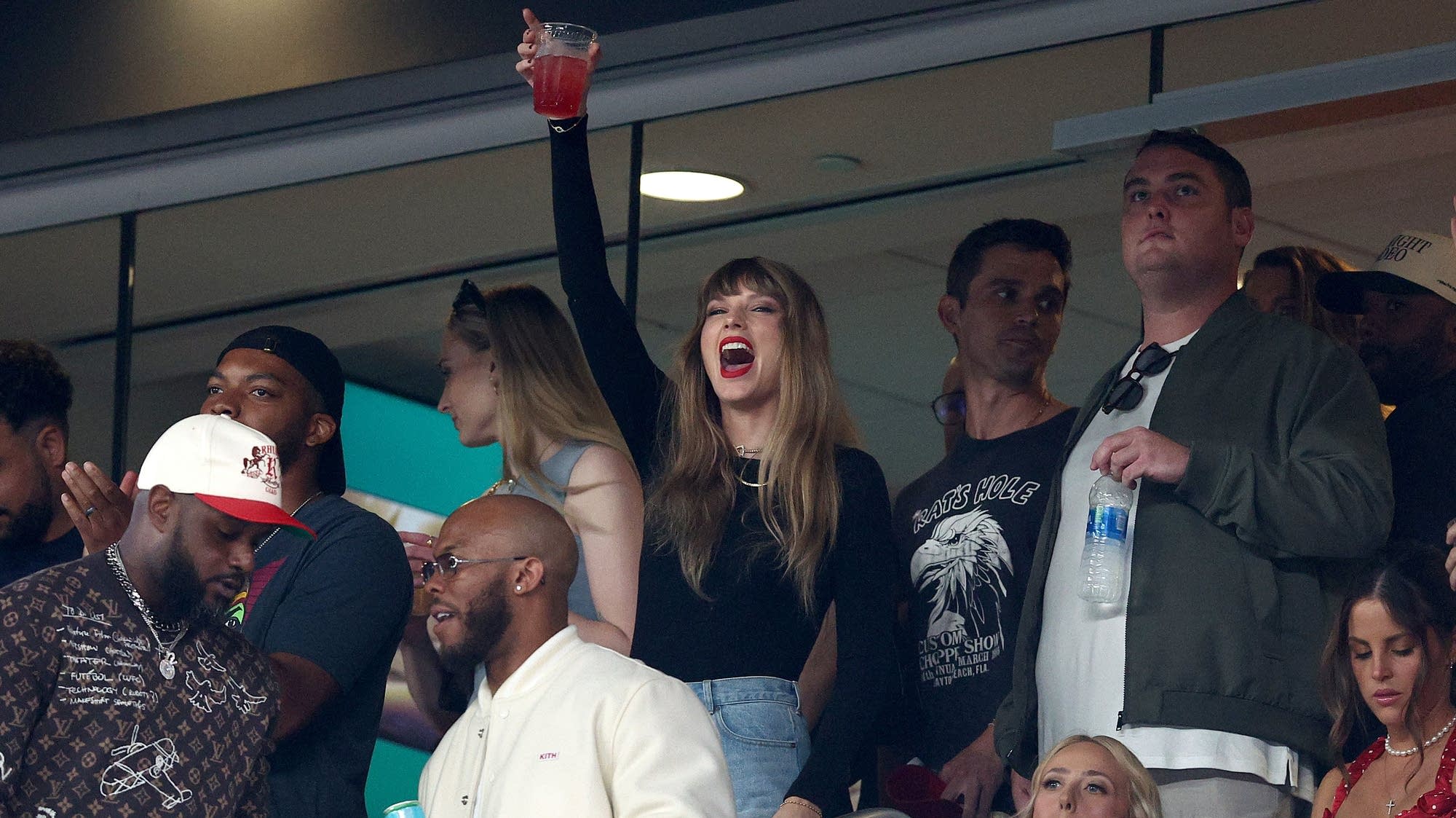 Will Taylor Swift be at the Vikings-Chiefs game in Minneapolis this Sunday? - Vimarsana News