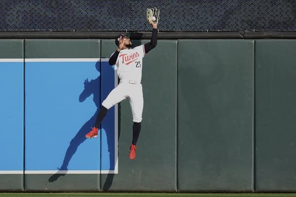 Twins All-Star Byron Buxton is day-to-day with rib cartilage irritation