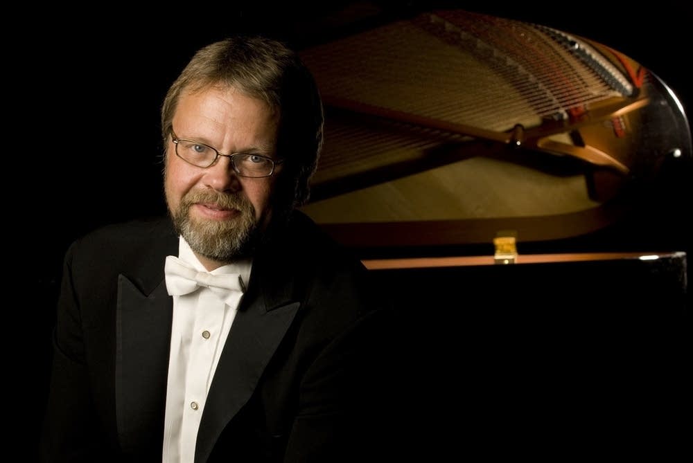 Music professor Peter Hendrickson