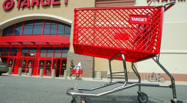 Retail stores keep watch on escalating U.S, China tariff battle