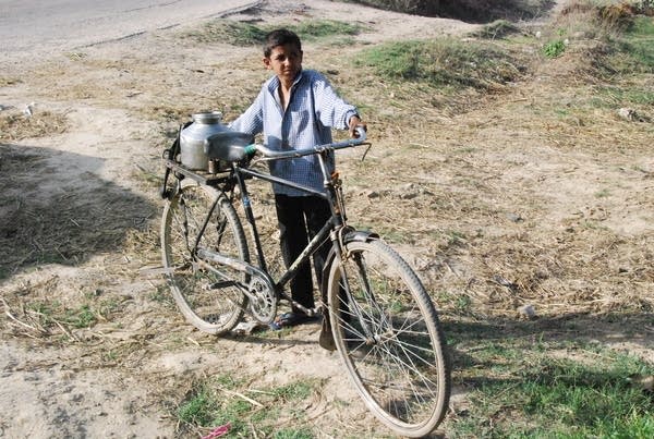 India: Delivering water by hand