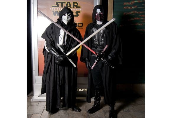 Photos: Dressing for the occasion on 'Star Wars' opening night