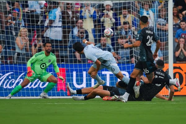 Dejan Joveljić and Manu García help Sporting KC slip past Minnesota United 2-1