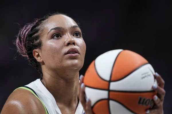 Napheesa Collier cancels meeting with WNBA Commissioner Engelbert amid tensions, AP source says