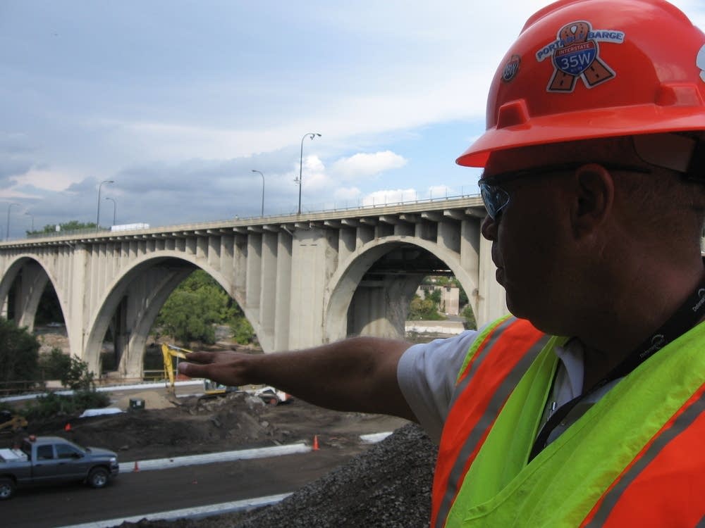 Gutknecht explains the bridge's design