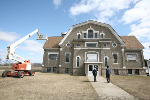 Hewitt's former public school