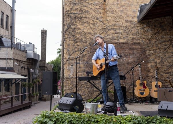 Americana guitarist and songwriter John Magnuson released his album Barely Noticeable in November of 2020. Known largely for his work with The Carpetbaggers, the Minneapolis-based artist enjoyed some notoriety in the mid-to-late 90s when the band did three tours with Son Volt and shared the stage with such notables as Los Lobos, Alison Krauss and the Gear Daddies.