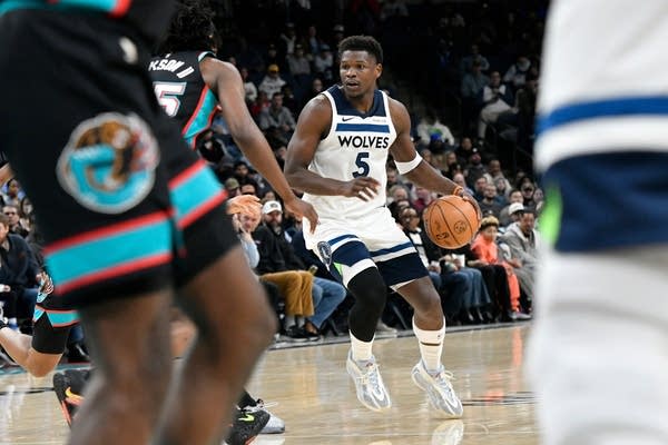Anthony Edwards, Julius Randle lead Timberwolves to a 131-114 victory over the Grizzlies
