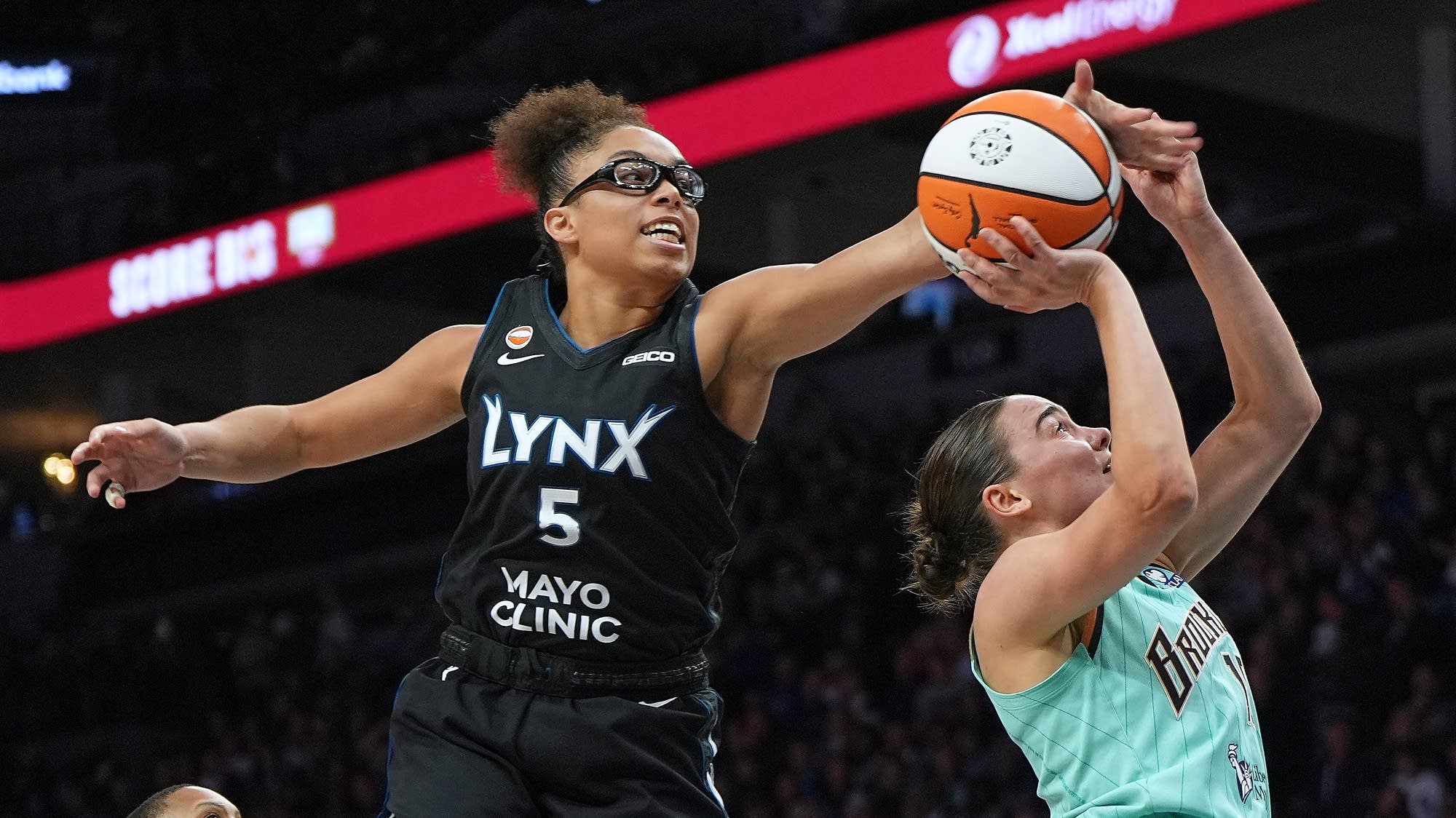 Minnesota Lynx lose to New York Liberty on Miles-inspired goggle giveaway night