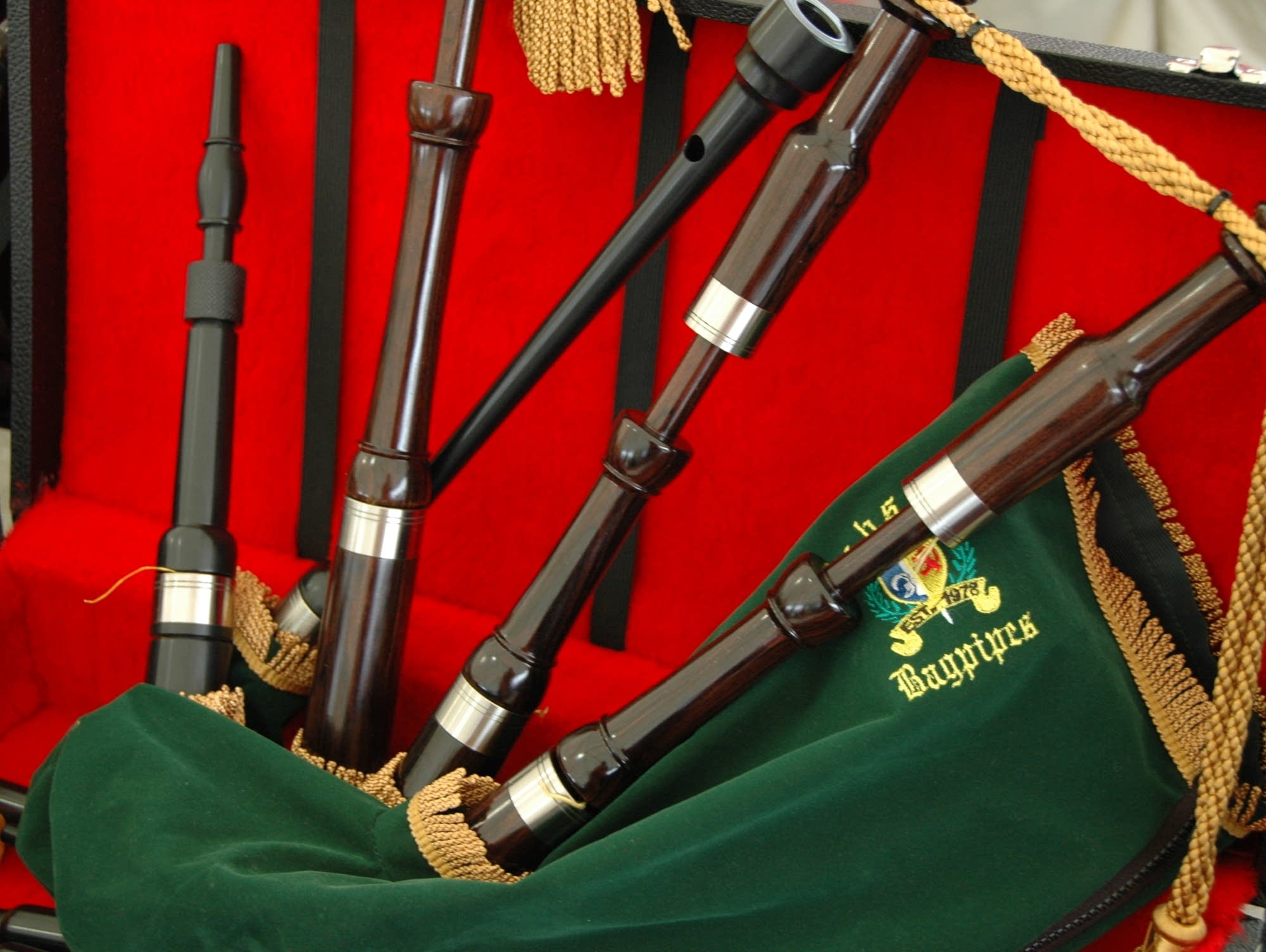Classical news 'Bagpipe lung' claims British man's life Classical MPR