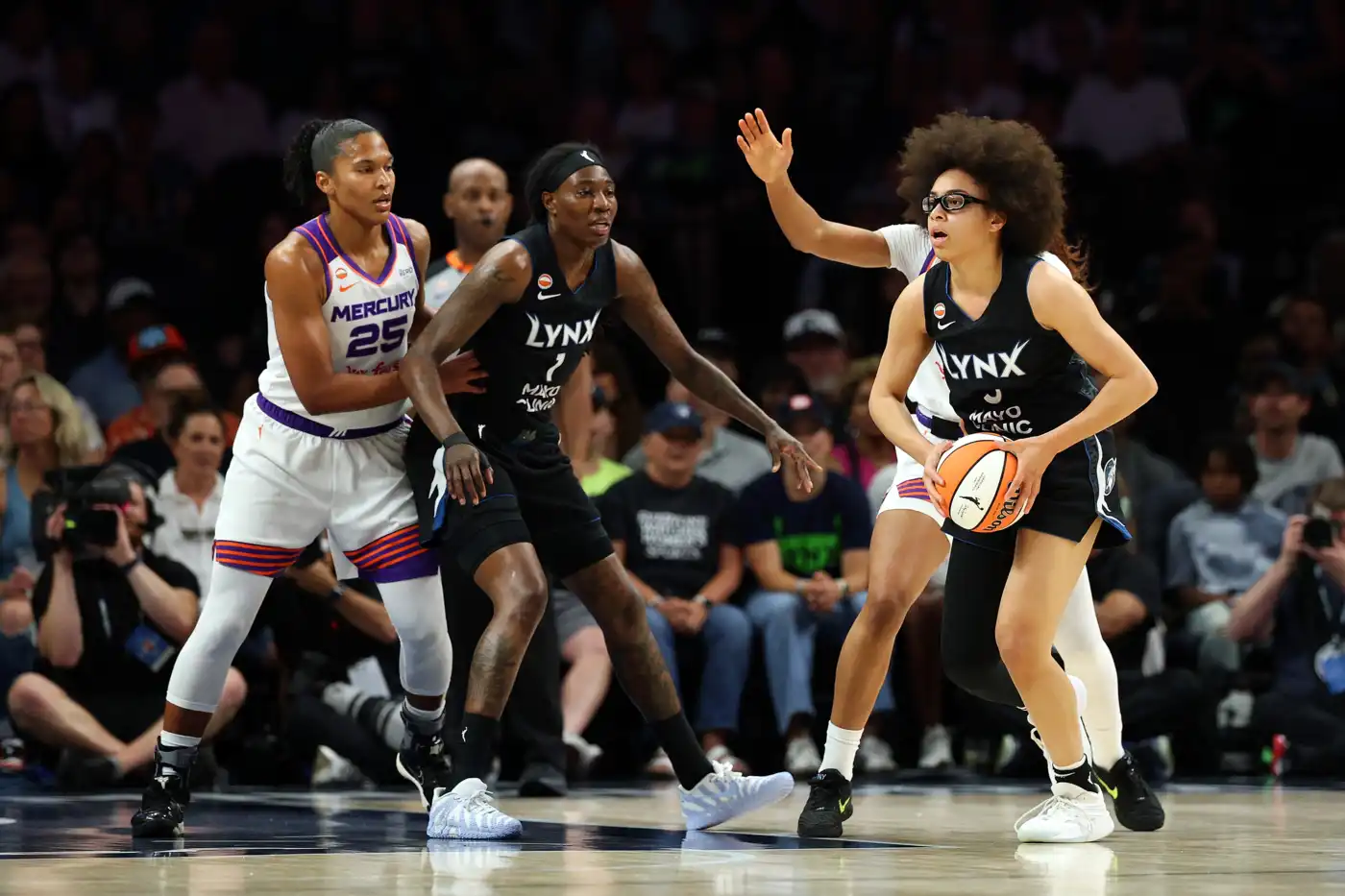Minnesota Lynx beat the Phoenix Mercury 104-100, Kayla McBride