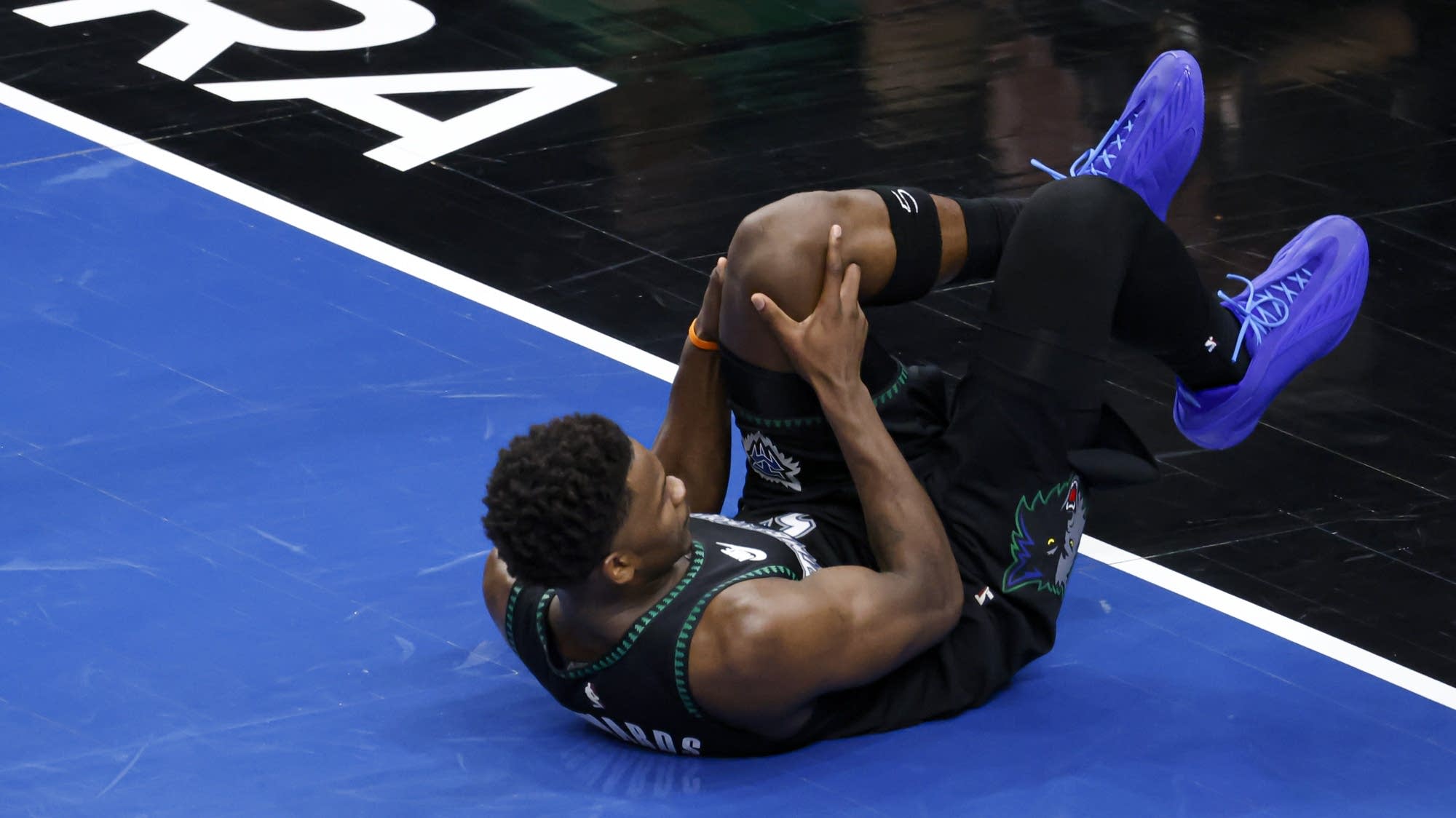 Wolves say Edwards is questionable for Game 1 despite knee injury