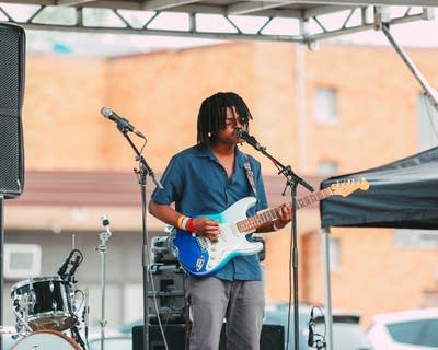 Miloe performing on stage