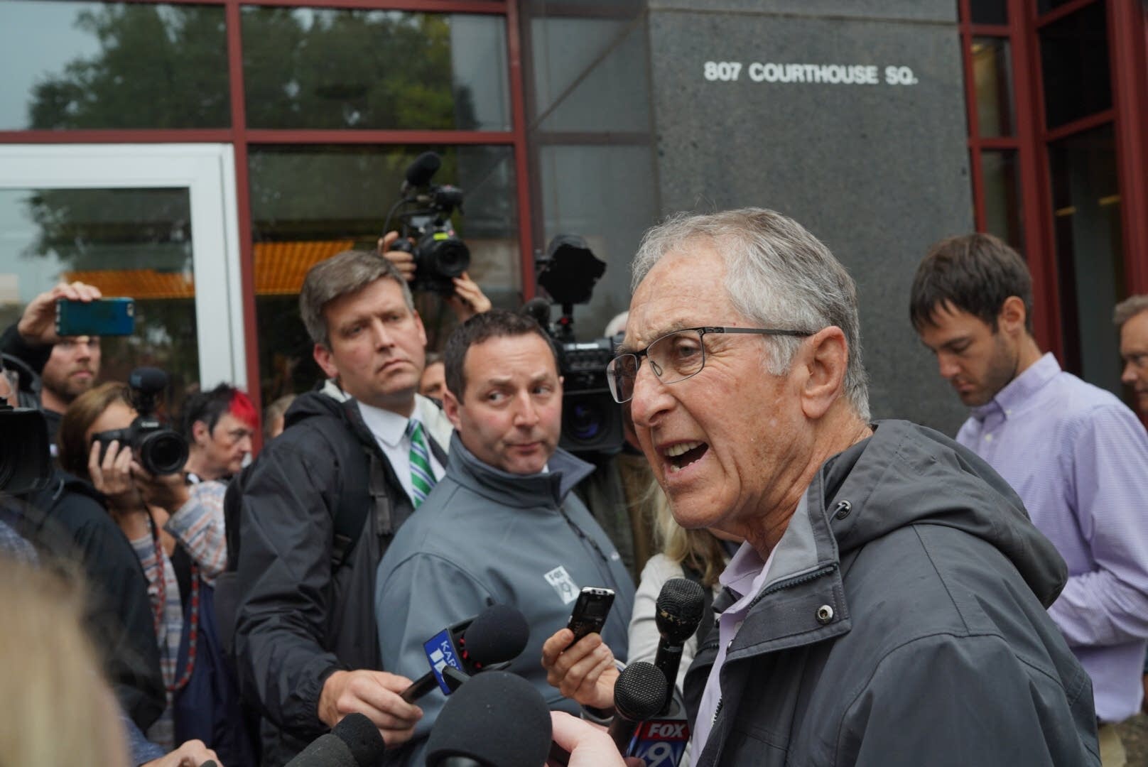 Former FBI agent Al Garber rebuffed criticism of investigation