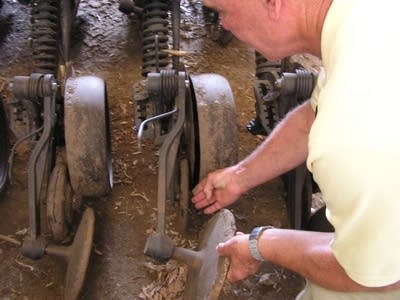 No-till machine