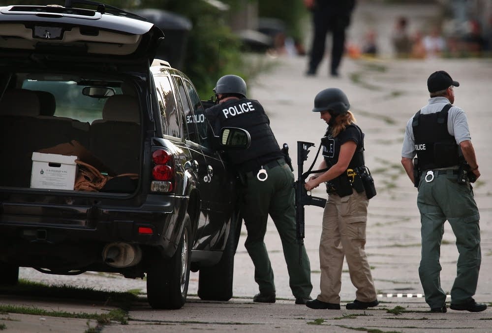 Police secure neighborhood