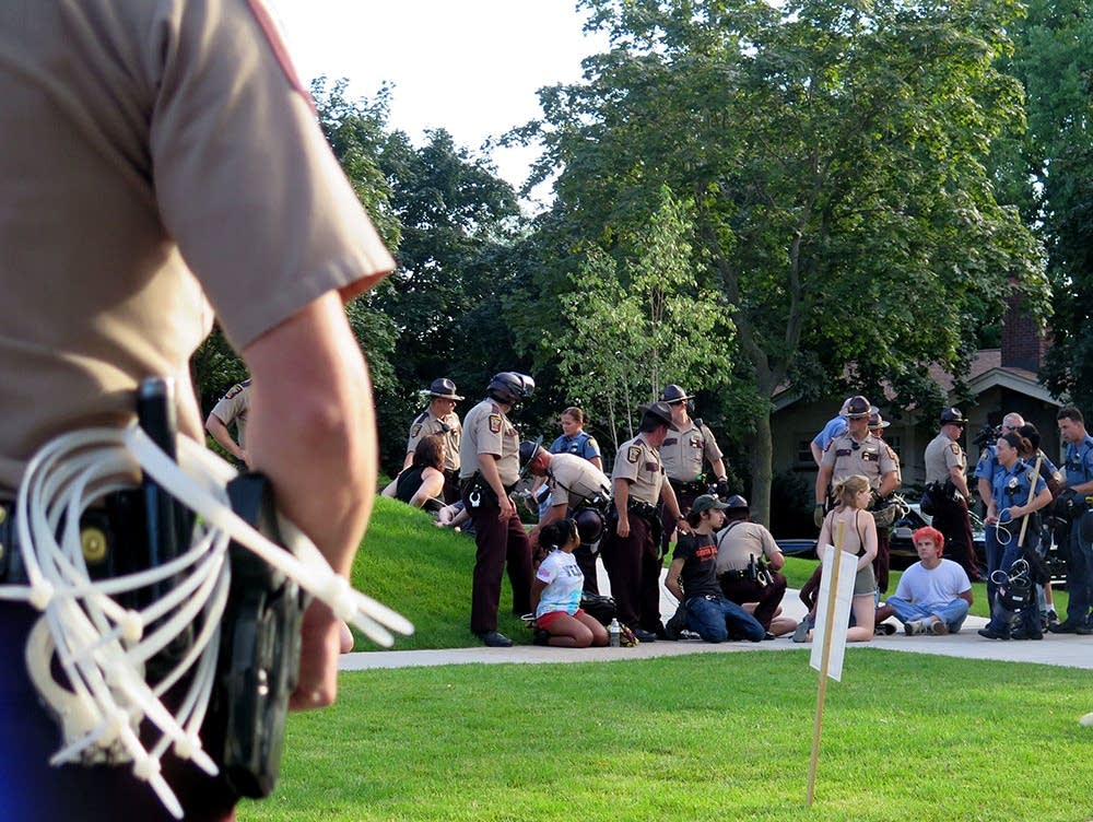 Police arrest Summit Avenue protesters